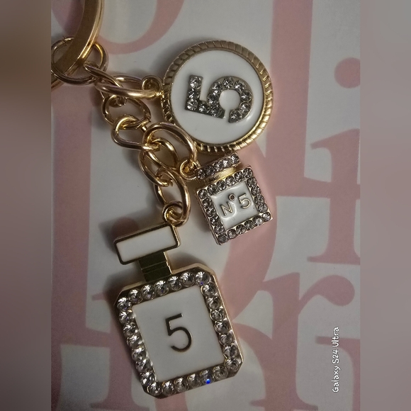 Beautiful small Parfum Bottle Bag charm/Keychain New - Picture 6 of 7